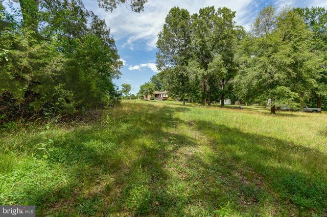 8858 POINDEXTER RD, Louisa, VA 23093