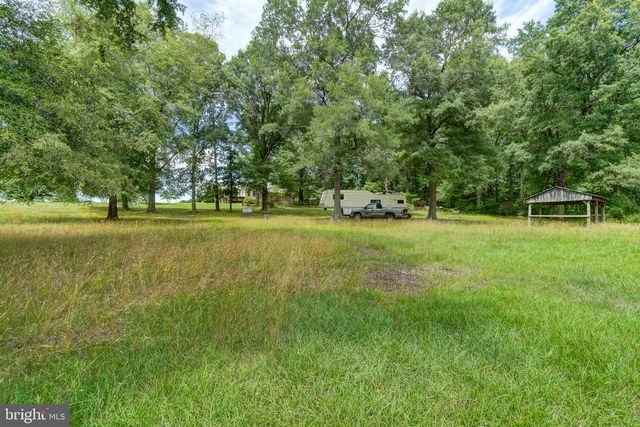 8858 POINDEXTER RD, Louisa, VA 23093