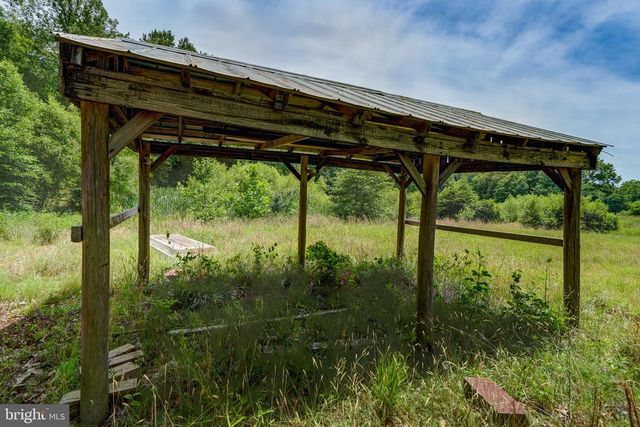 8858 POINDEXTER RD, Louisa, VA 23093