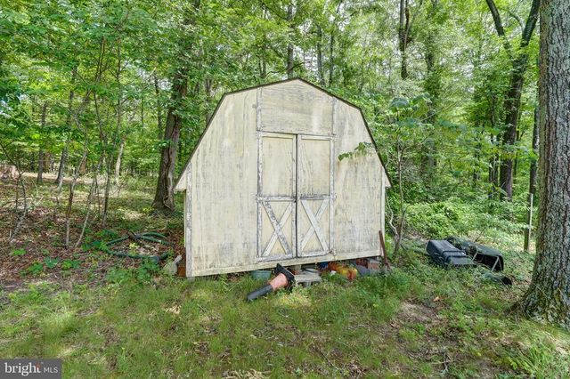 8858 POINDEXTER RD, Louisa, VA 23093