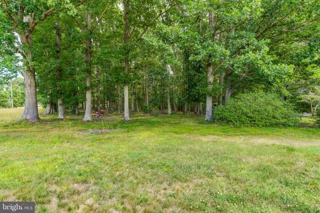 8858 POINDEXTER RD, Louisa, VA 23093