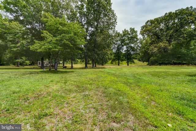 8858 POINDEXTER RD, Louisa, VA 23093