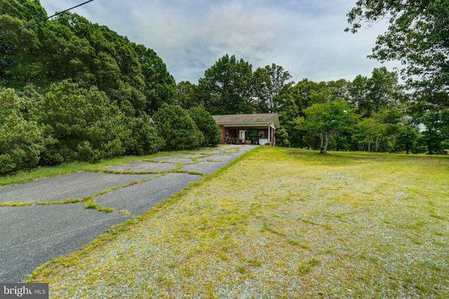 8858 POINDEXTER RD, Louisa, VA 23093