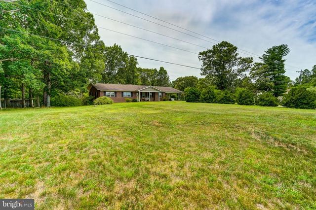8858 POINDEXTER RD, Louisa, VA 23093