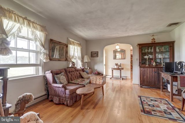 8858 POINDEXTER RD, Louisa, VA 23093