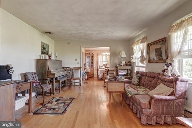 8858 POINDEXTER RD, Louisa, VA 23093