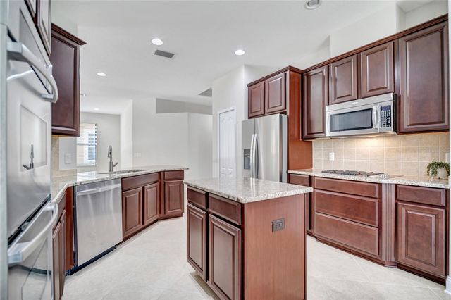 8013 HAMPTON GLEN DRIVE, Tampa, FL 33647