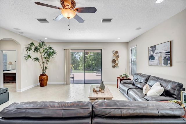 8013 HAMPTON GLEN DRIVE, Tampa, FL 33647