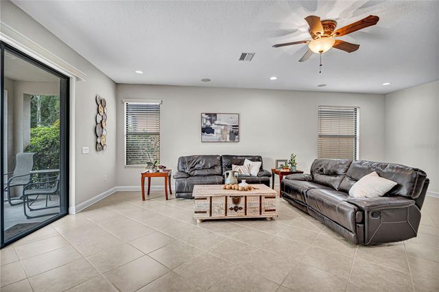 8013 HAMPTON GLEN DRIVE, Tampa, FL 33647