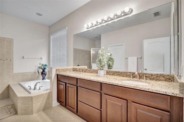 8013 HAMPTON GLEN DRIVE, Tampa, FL 33647