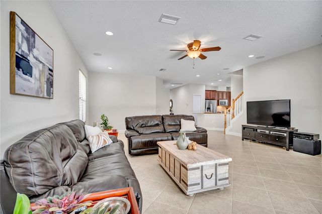 8013 HAMPTON GLEN DRIVE, Tampa, FL 33647