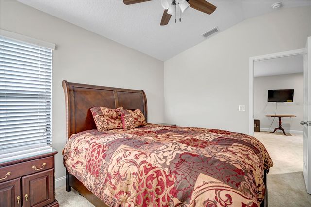 8013 HAMPTON GLEN DRIVE, Tampa, FL 33647