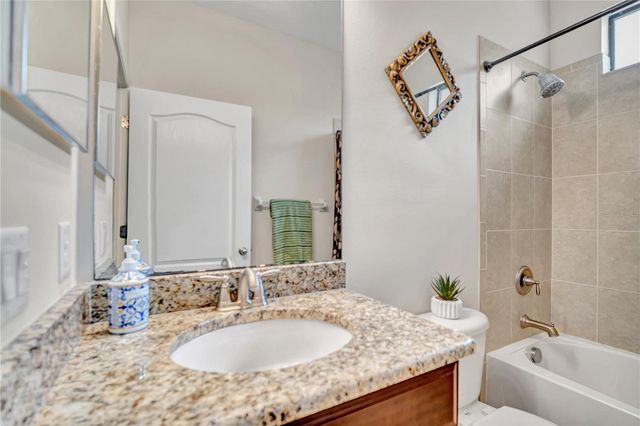 8013 HAMPTON GLEN DRIVE, Tampa, FL 33647