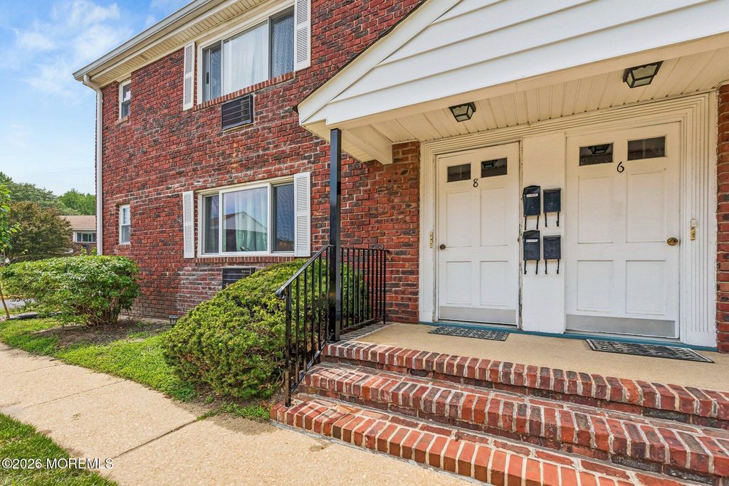 8 Juniper Lane A, Eatontown, NJ 07724
