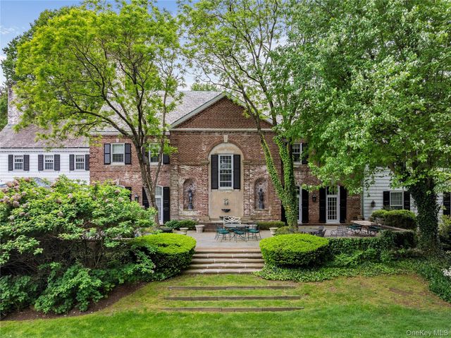 52 Piping Rock Road, Locust Valley, NY 11560