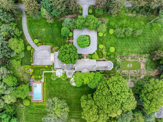 52 Piping Rock Road, Locust Valley, NY 11560