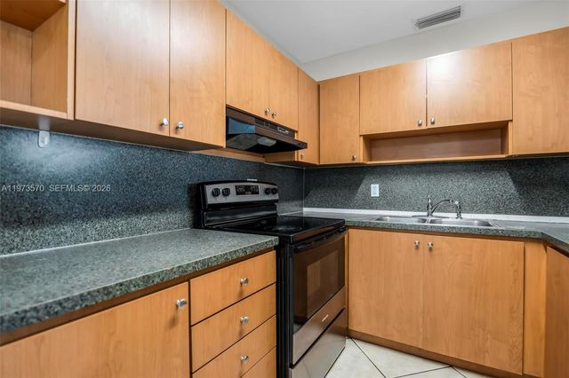 1130 N 70th Ave, Hollywood, FL 33024