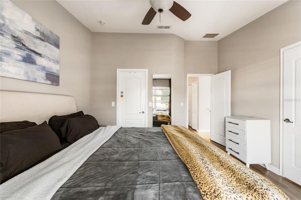 Image 13 of property listing at 7482 BENTONSHIRE AVENUE, Windermere, FL 34786