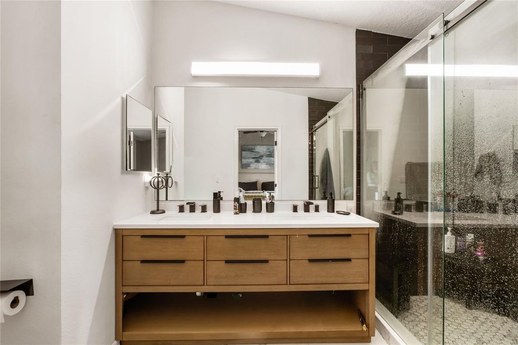 Image 15 of property listing at 7482 BENTONSHIRE AVENUE, Windermere, FL 34786