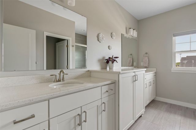1350 E Tartan Drive, North Liberty, IA 52317