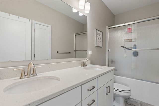 1350 E Tartan Drive, North Liberty, IA 52317