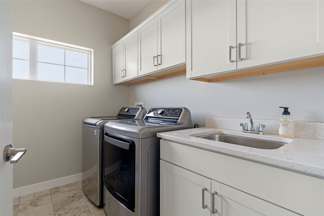 1350 E Tartan Drive, North Liberty, IA 52317