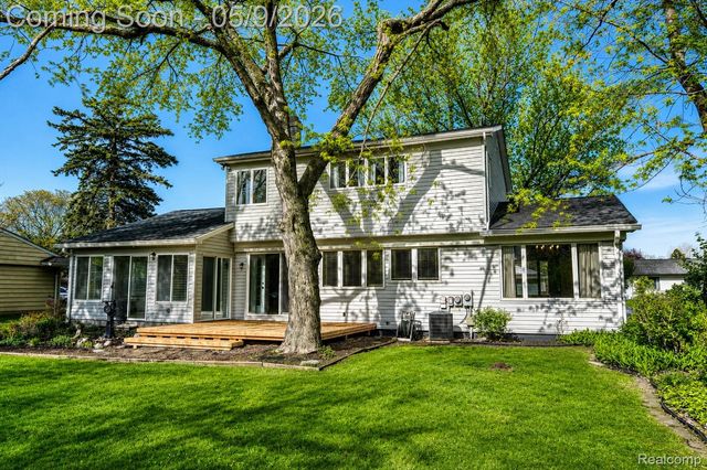 22718 Chestnut Tree, Novi, MI 48375