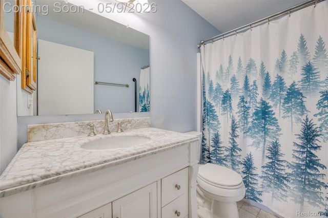 22718 Chestnut Tree, Novi, MI 48375