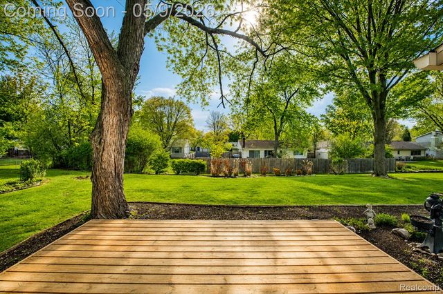 22718 Chestnut Tree, Novi, MI 48375