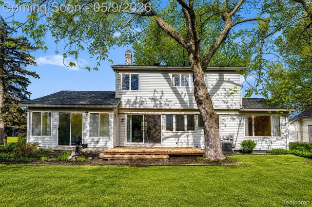 22718 Chestnut Tree, Novi, MI 48375