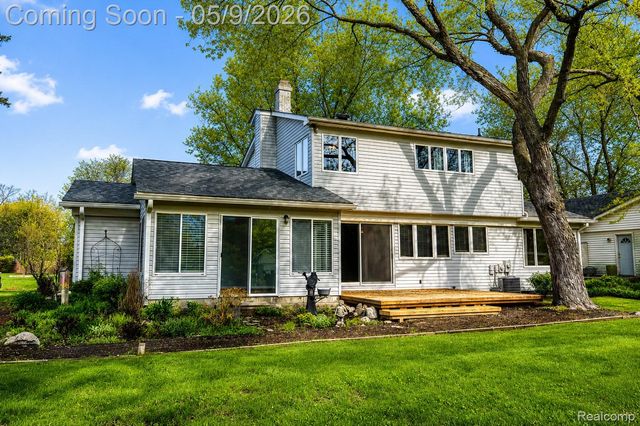 22718 Chestnut Tree, Novi, MI 48375