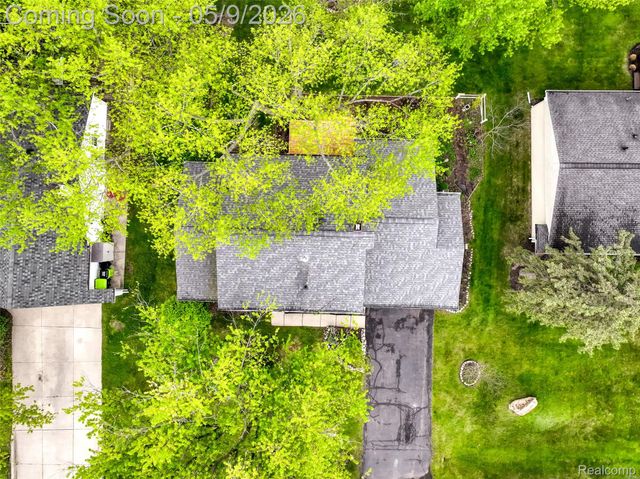 22718 Chestnut Tree, Novi, MI 48375