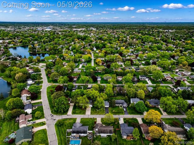 22718 Chestnut Tree, Novi, MI 48375