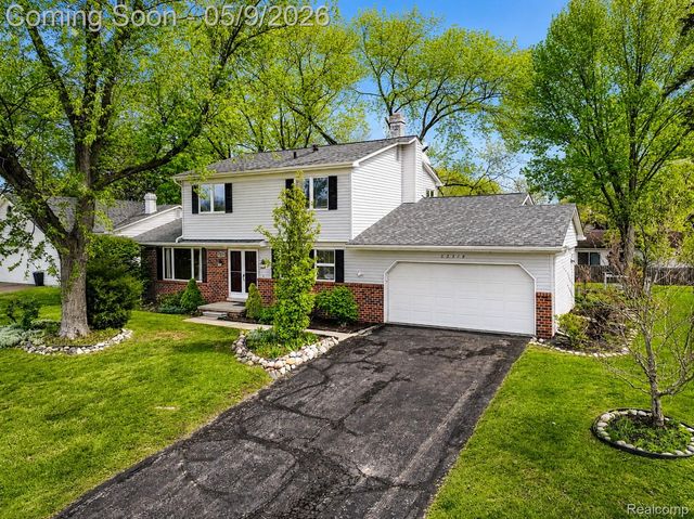 22718 Chestnut Tree, Novi, MI 48375