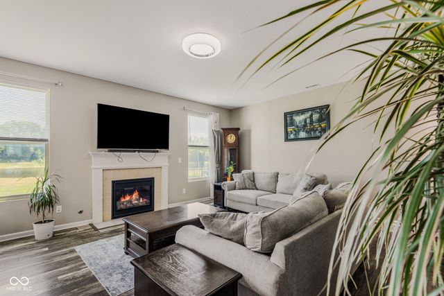 2071 Creek Bank Drive, Columbus, IN 47201