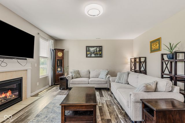 2071 Creek Bank Drive, Columbus, IN 47201