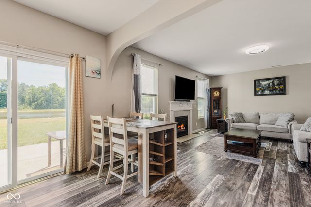 2071 Creek Bank Drive, Columbus, IN 47201