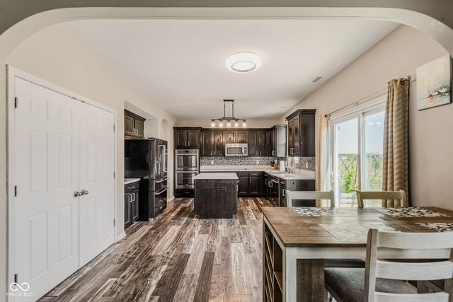 2071 Creek Bank Drive, Columbus, IN 47201