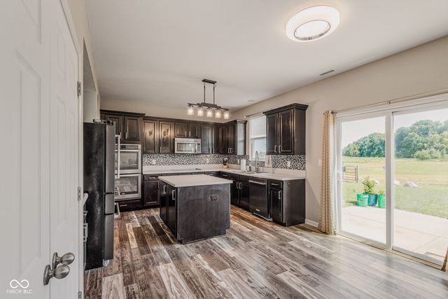 2071 Creek Bank Drive, Columbus, IN 47201