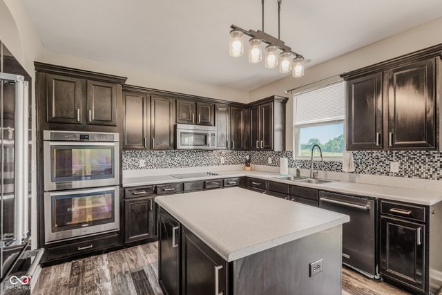 2071 Creek Bank Drive, Columbus, IN 47201