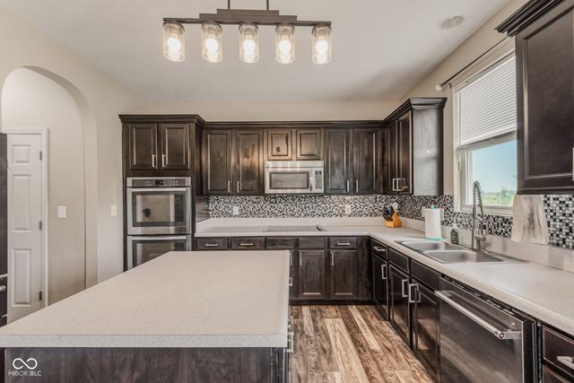 2071 Creek Bank Drive, Columbus, IN 47201