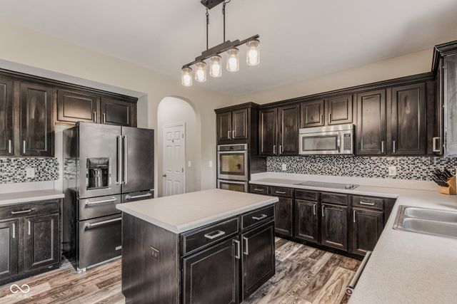 2071 Creek Bank Drive, Columbus, IN 47201