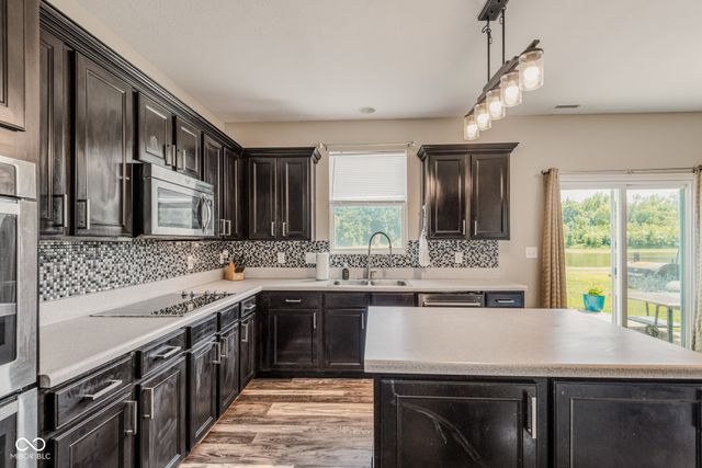 2071 Creek Bank Drive, Columbus, IN 47201
