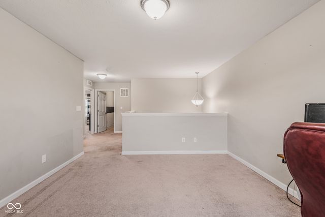 2071 Creek Bank Drive, Columbus, IN 47201