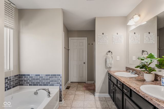 2071 Creek Bank Drive, Columbus, IN 47201