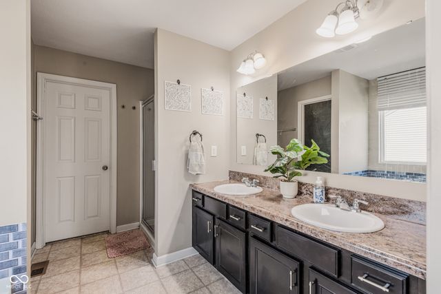 2071 Creek Bank Drive, Columbus, IN 47201