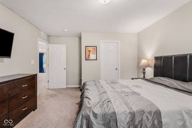 2071 Creek Bank Drive, Columbus, IN 47201