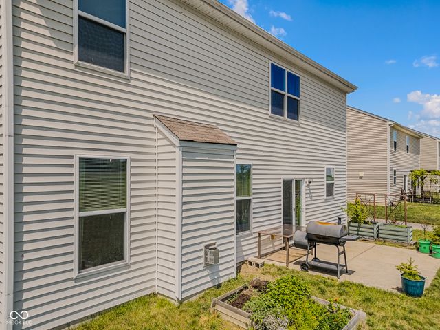 2071 Creek Bank Drive, Columbus, IN 47201
