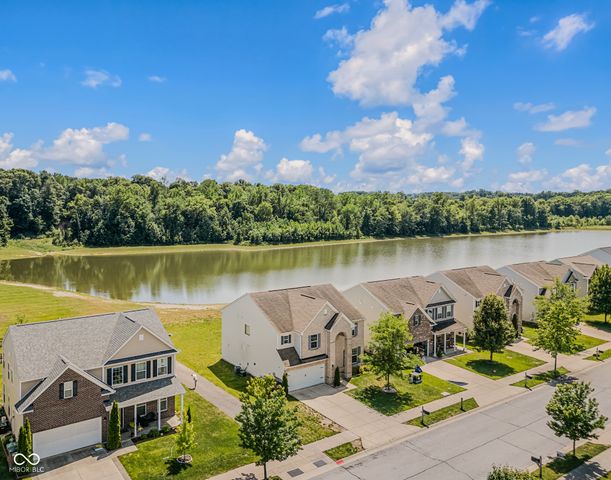 2071 Creek Bank Drive, Columbus, IN 47201