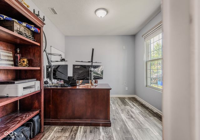 2071 Creek Bank Drive, Columbus, IN 47201